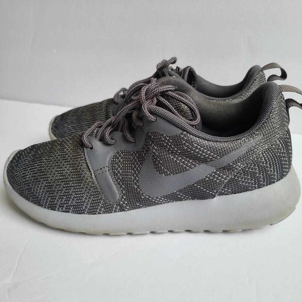 Nike 6 Gray White tennis shoes walking everyday outdoors